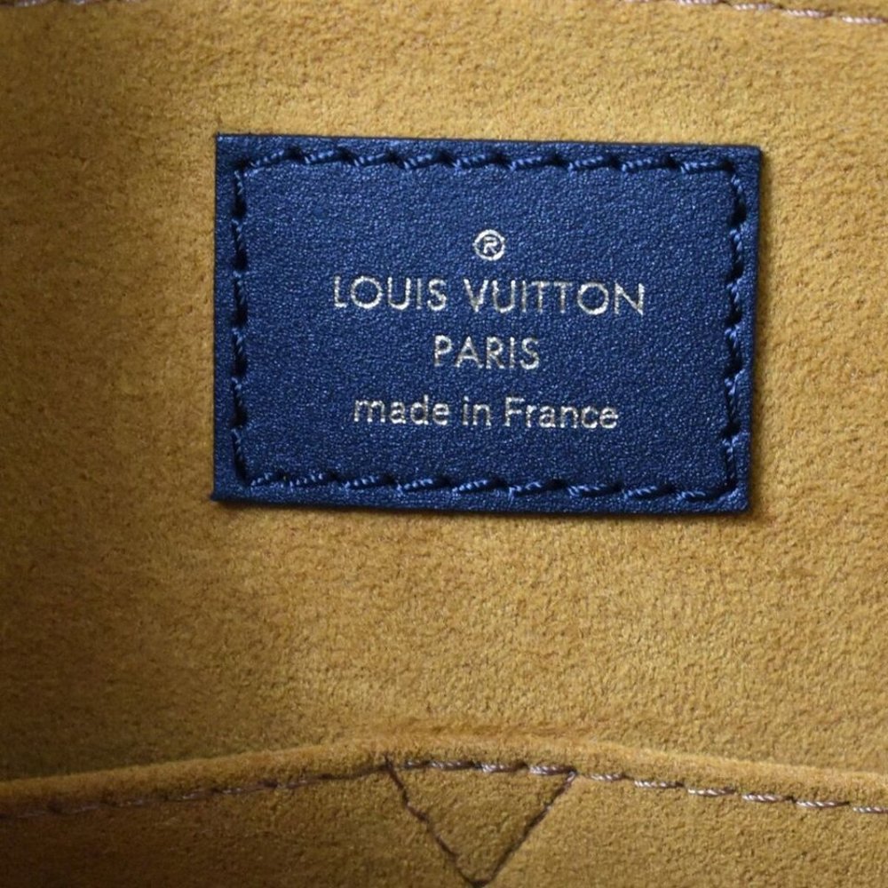Authenticity GuaranteeD LOUIS VUITTON GM 2Way Hand Bag - Picture 12 of 16
